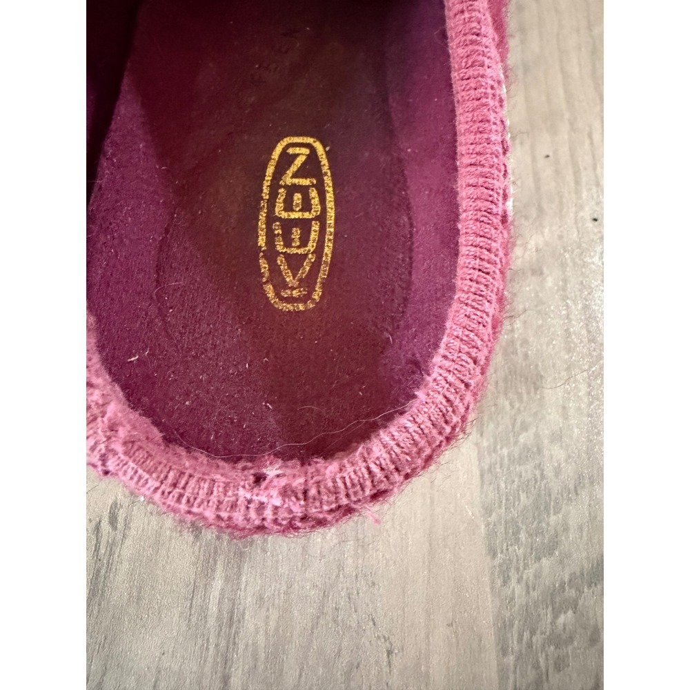 Rare KEEN Trillium Slippers in beautiful burgundy & floral vine embroidery 9 - Picture 5 of 7